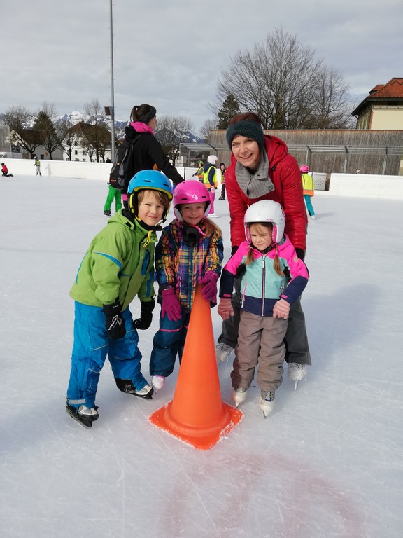 Eislaufen machte Groß und Klein viel Spaß (Marktgemeinde Rankweil)