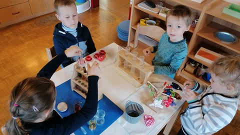 Montessori: „Hilf mir es selbst zu tun“